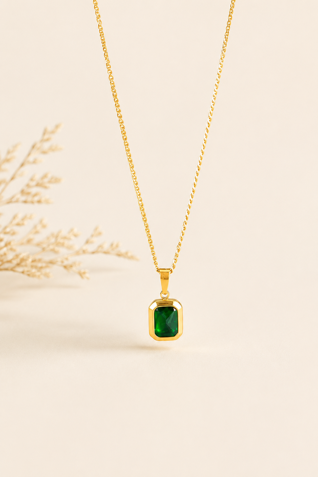 Collier Alma pendentif émeraude en or